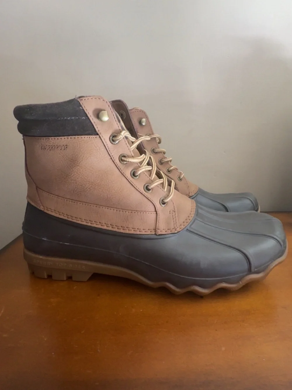 Sperry Tan and Gum Rubber Lug Sole Boots waterproof lightweight (minimal wear)